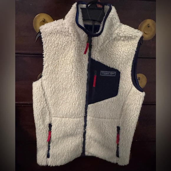 NWT Boys’ Vineyard Vines sherpa fleece vest - Picture 2 of 4